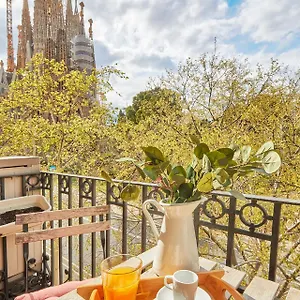 https://bbarcelona-sagrada-familia-garden-apartment.topbarcelonahotels.com